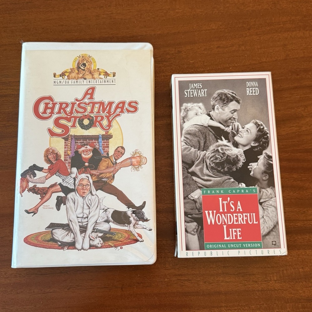 Lot of 2 Classic Christmas VHS – A Christmas Story + It's‎ a Wonderful Life B/W
